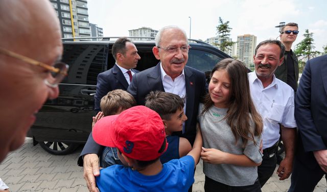 Kılıçdaroğlu, Babalar Günü'nde deprem bölgesine ziyarette bulundu