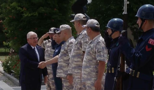 Milli Savunma Bakanı Güler, askerler ile bayramlaştı
