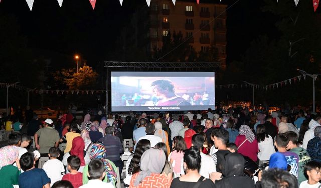 Seydişehir’de açık  havada sinema keyfi