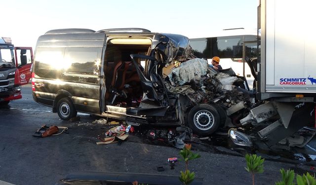 Alanya'da feci kaza; 2 kişi öldü, 6 kişi ağır yaralı