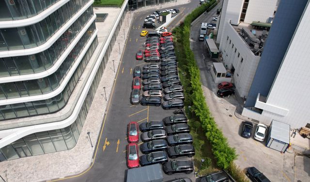 Teslimat için bekleyen Togg'lar kameralara yansıdı