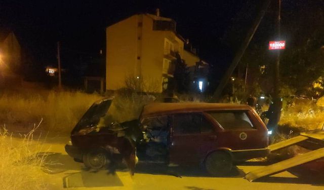 Konya'da otomobiller kafa kafaya çarpıştı