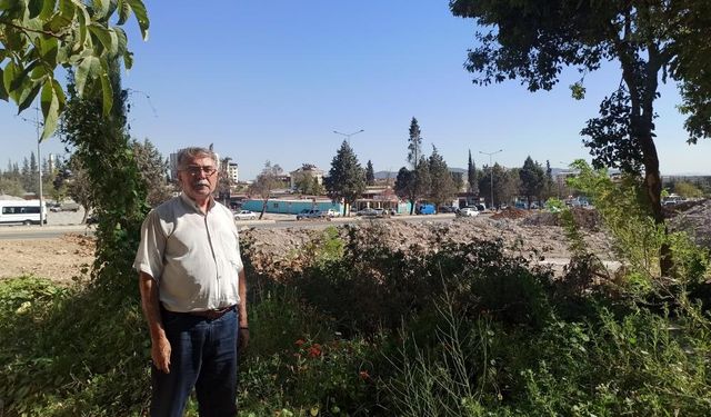 Muhtar enkaz halindeki mahalleyi yeşillendirdi