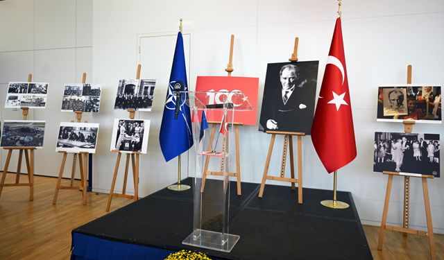 NATO'da Cumhuriyet coşkusu