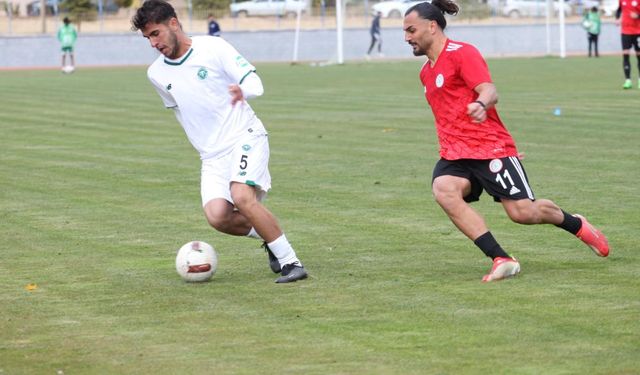 1922 Konyaspor dibe demir attı