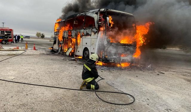 Konya'da otobüs alev alev yandı