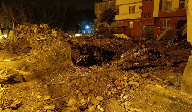 Depremin 275. gününde enkaz altından ceset çıktı
