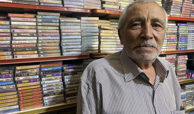 Kaset satarak 45 yılını geçirdi