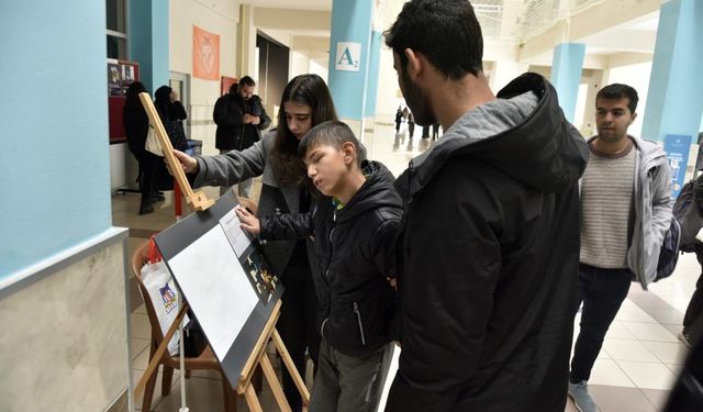 NEÜ'de Dokunsal Sanat Sergisi açıldı