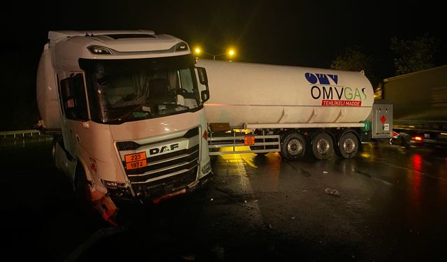 LNG tankeri bariyerlere çarptı: 1 yaralı