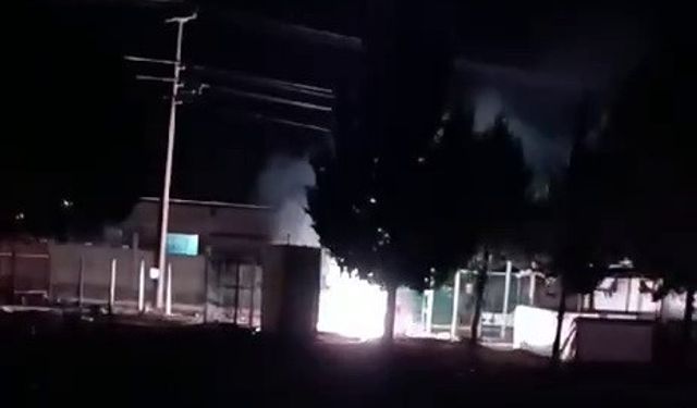 Elektrik trafosu bomba gibi patladı!
