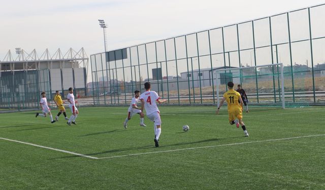 Üniversiteler arası futbol turnuvası başladı