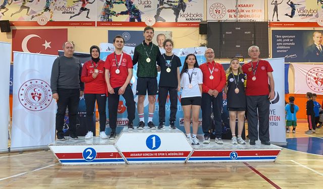 Badminton’da madalyaları topladılar!