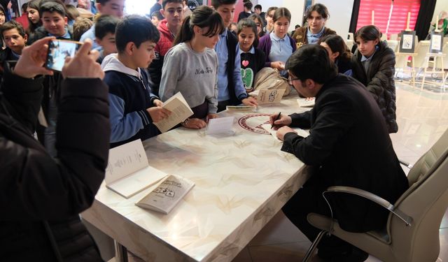 Akşehir Belediyesi’nden öğrencilere anlamlı hediye