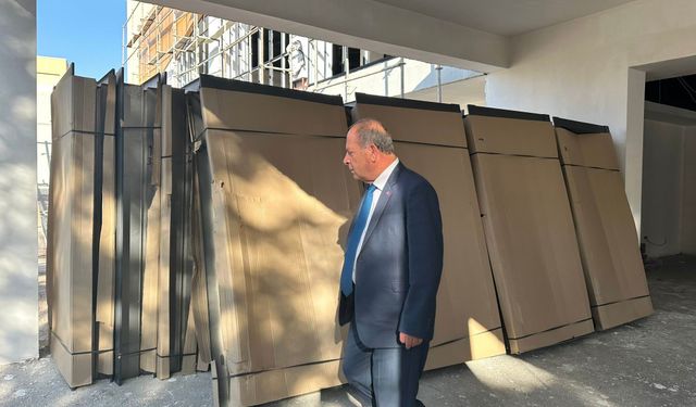 Başkan Oprukçu kütüphaneyi inceledi