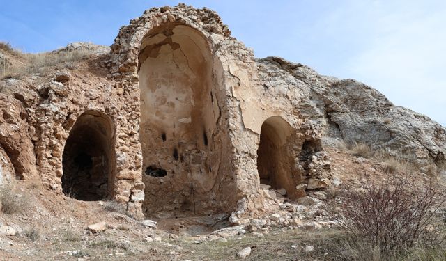 Anadolu'da inşa edilen ilk kiliselerden Huykesen Kilisesi, turizme kazandırılmayı bekliyor