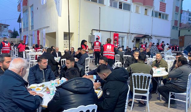 Kulu'da Kızılay'dan 150 kişiye iftar yemeği