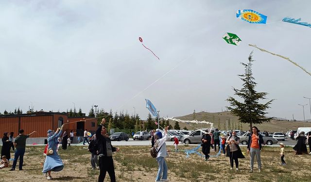 Konya'da uçurtmalar özgür Filistin için uçuruldu