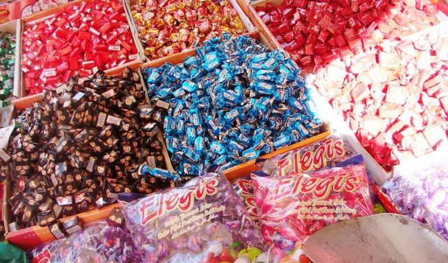 Bayram şekerleri siyasi tartışmalara neden oldu