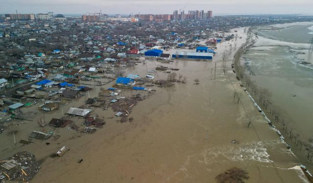 Kazakistan'daki sellerde 5 kişi öldü