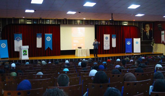 Ereğli'de Mehmet Akif Ersoy konulu konferans düzenlendi