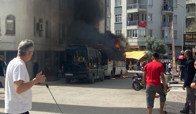 Park halindeki midibüste çıkan yangın korkuttu