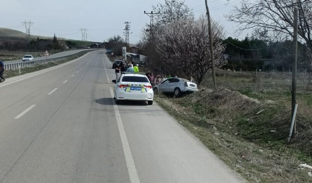 Hakimiyetini kaybetti, şarampole uçtıu