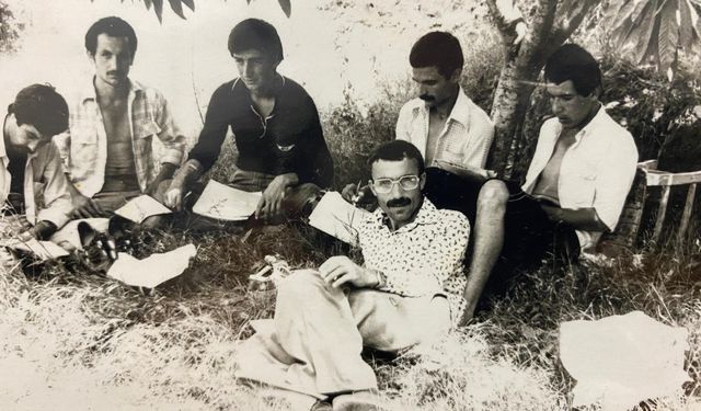 Aşkımız bile içimizde saklıyorduk