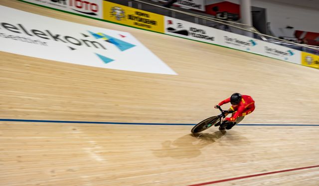 Konya Velodromu’nda kadınlar sprintte dünya rekoru…