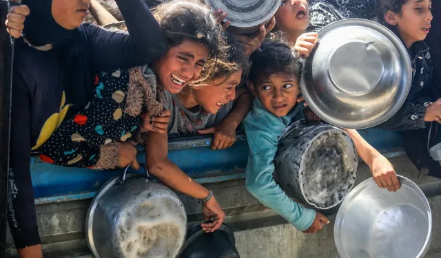 Gazzeli çocuklardan dünyaya 'Açlıktan ölüyoruz' mesajı