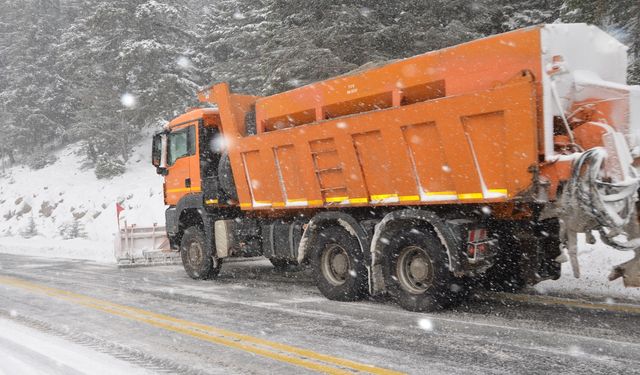 Seydişehir'de kar devam ediyor