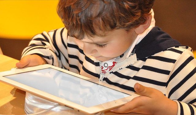 Konya'da uzman isim sanal dünyanın tehlikelerine karşı uyardı