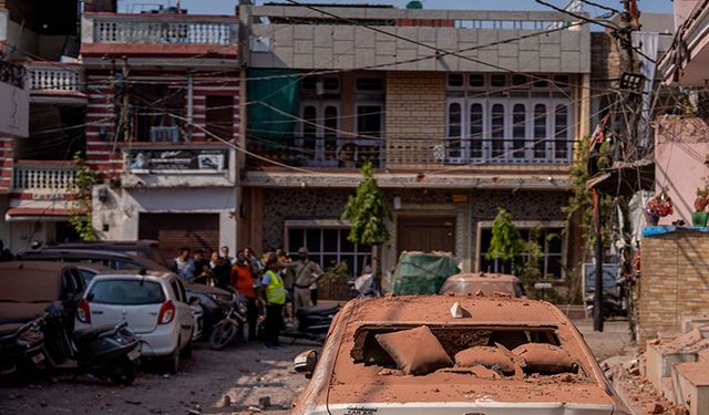 Pakistan, Hindistan'ın saldırılarına karşılık verdiğini bildirdi