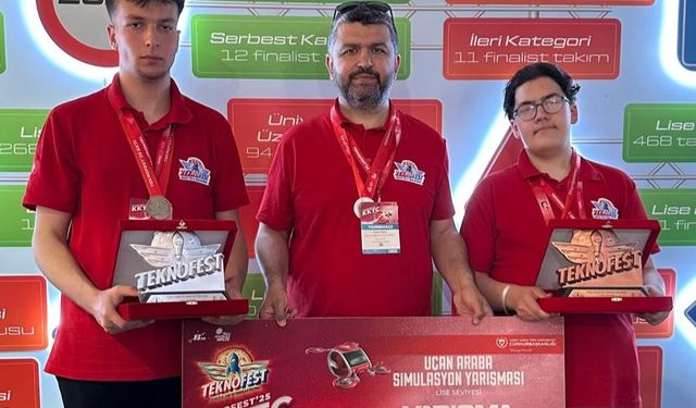 Kılıçarslan BİST öğrencilerinden gurur pozu!
