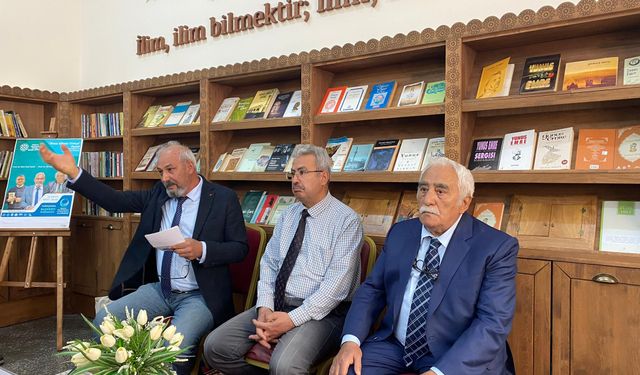 Türkçenin geleceği Karaman'da konuşuldu