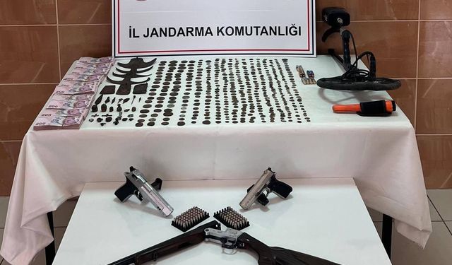 Konya'da çok sayıda sikke ve obje ele geçirildi