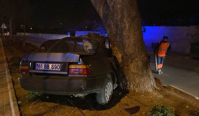 Konya'da otomobil ağaca çarptı: Sürücü ağır yaralı