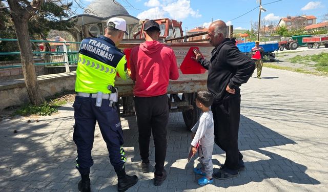 Kulu'da çiftçilere reflektör dağıtıldı