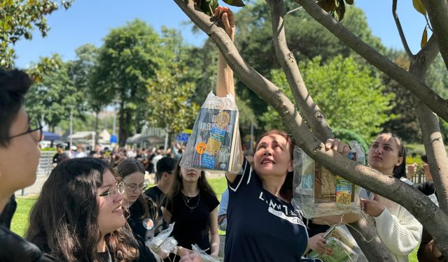 Bursa’da ağaçlar ‘kitap’ açtı!