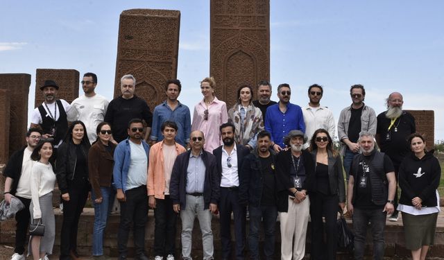 Tarihi Selçuklu Mezarlığı’na ünlü akını