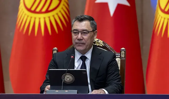 Caparov bayrağı yerde bırakmadı!