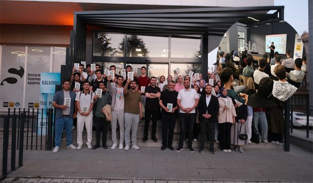LİMA'da gençler geleceğe umutla bakıyor