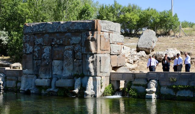 Vali Akın Eflatun Pınar’da incelemelerde bulundu