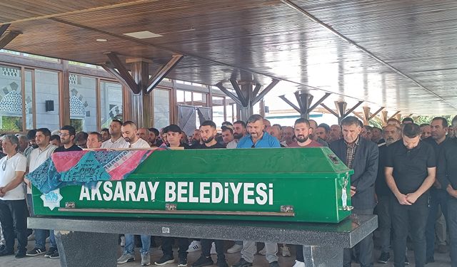 YKS'ye giderken trafik kazasında ölen kadın defnedildi