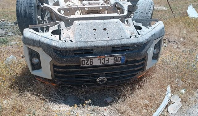 2 hafif ticari araç çarpıştı: 4 yaralı