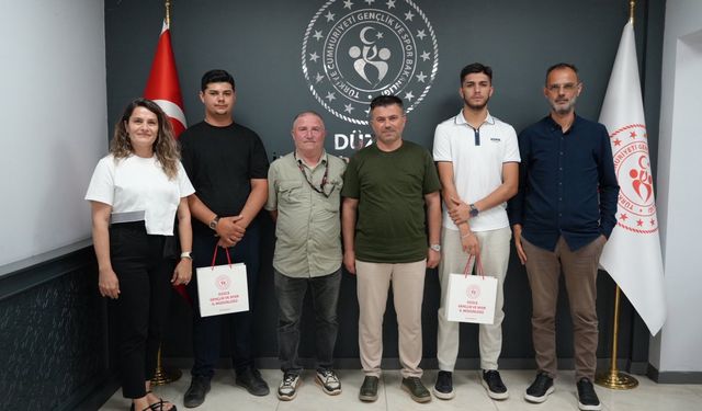 Başarılı sporcuları ağırladı