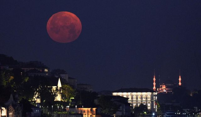 Yazın müjdecisi Çilek Dolunayı bu kentte görüldü
