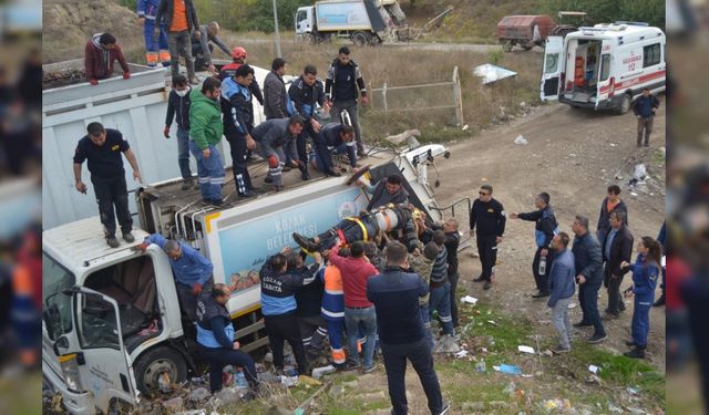 Çöp aracından düşen belediye işçisi hayatını kaybetti