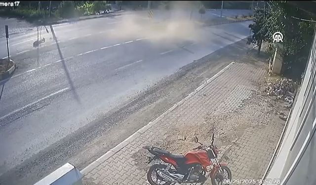 Kontrolü kaybeden motosiklet sürücüsü metrelerce sürüklendi