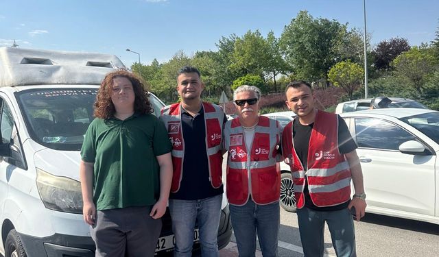 CHP Konya YKS'ye giren öğrencileri yolda karşıladı